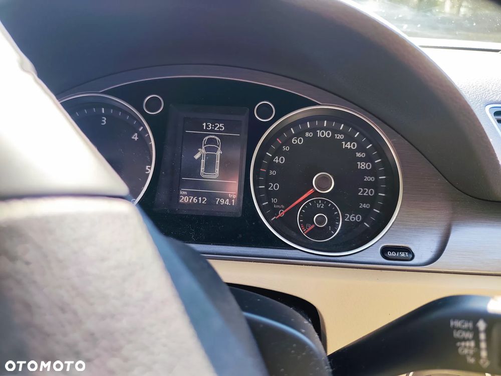 Volkswagen Passat 1.6 TDI BlueMotion Technology Comfortline - 12