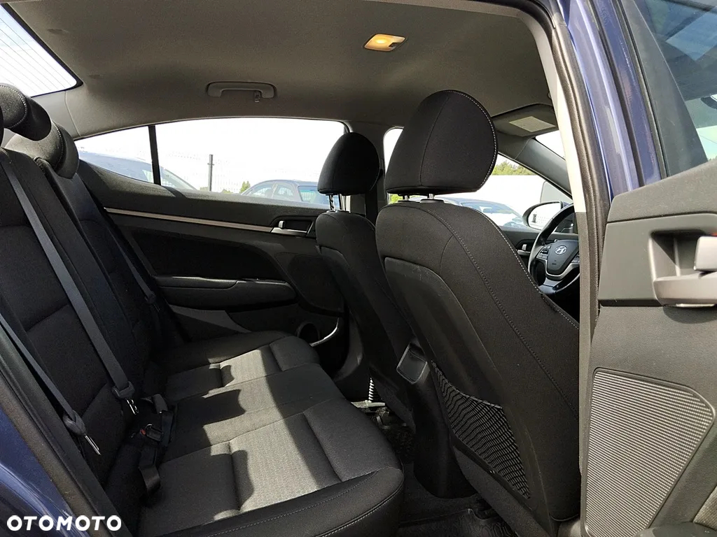 Hyundai Elantra - 11