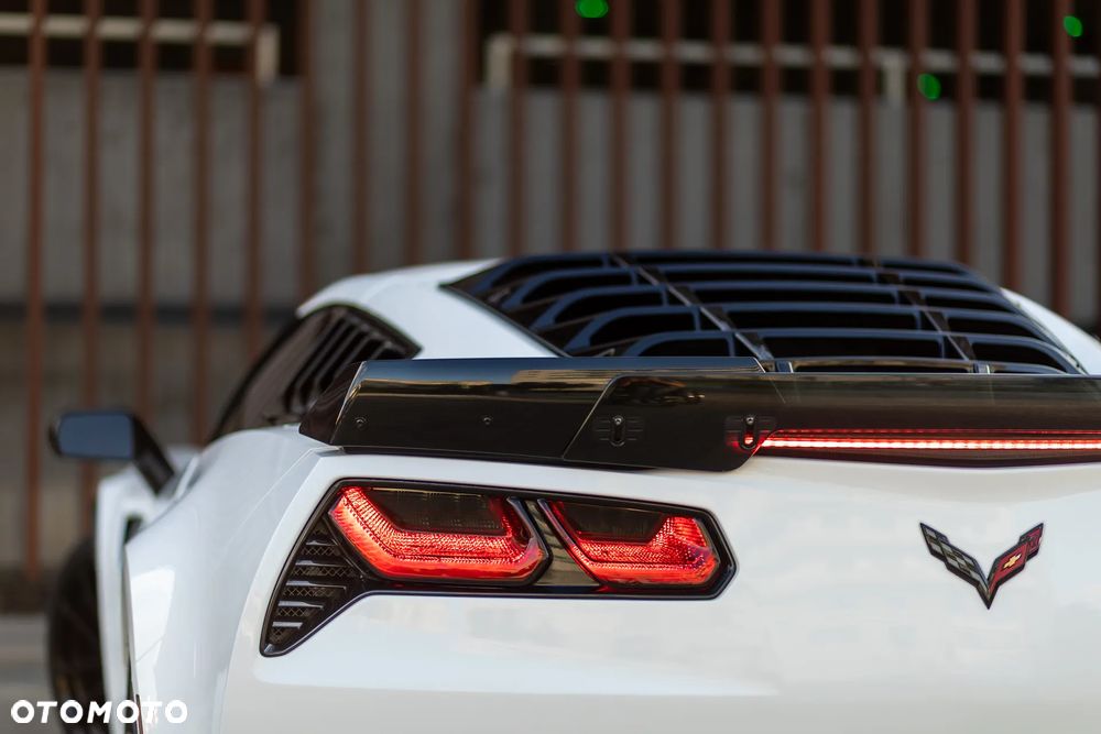 Chevrolet Corvette - 21