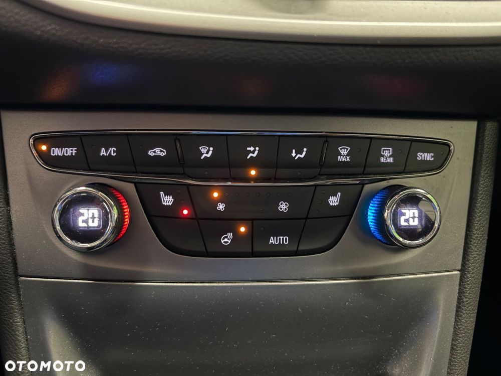 Opel Astra 1.4 Turbo Business - 38