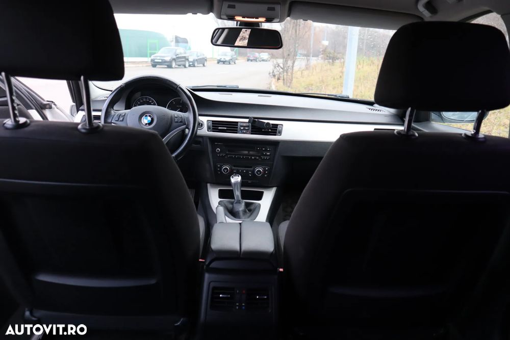 BMW Seria 3 318d - 38