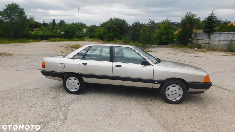 Audi 100 1.8 E - 24