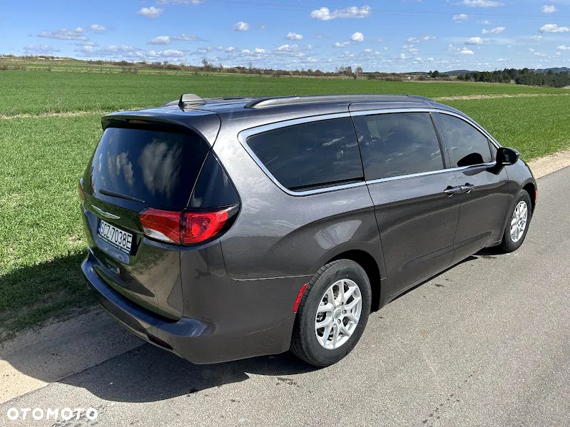 Chrysler Pacifica - 4