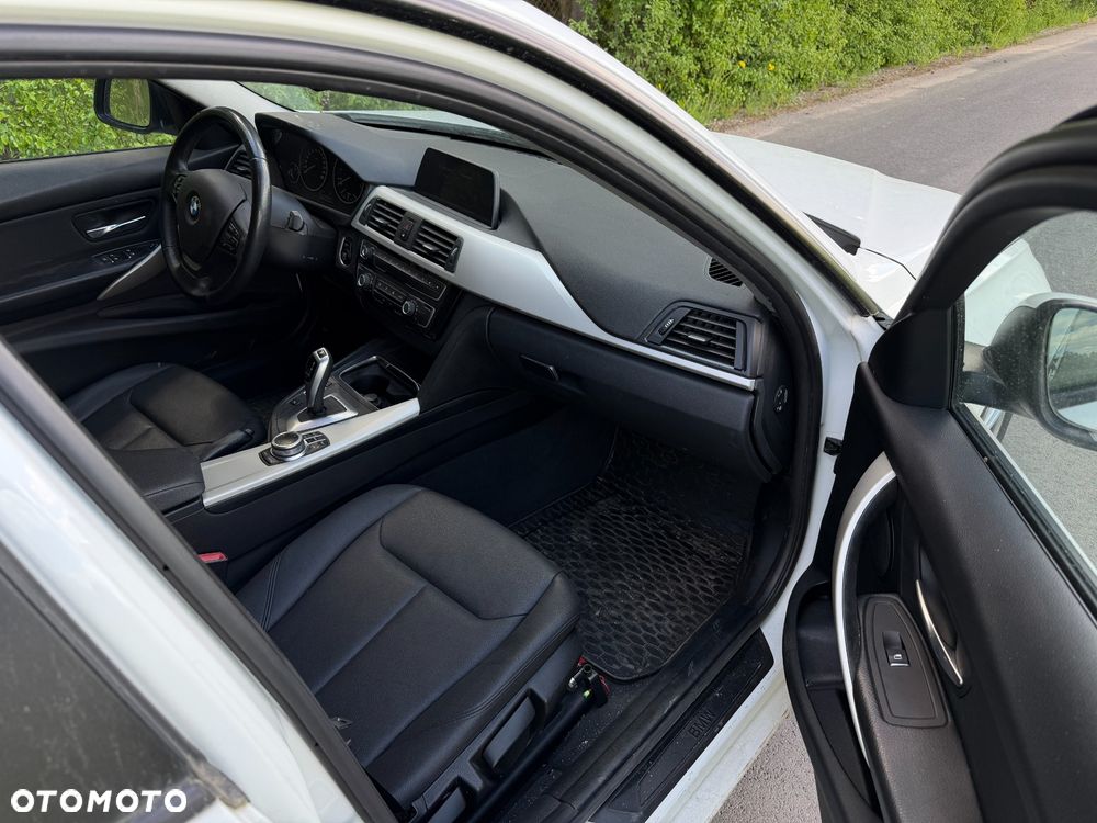 BMW Seria 3 318i - 10