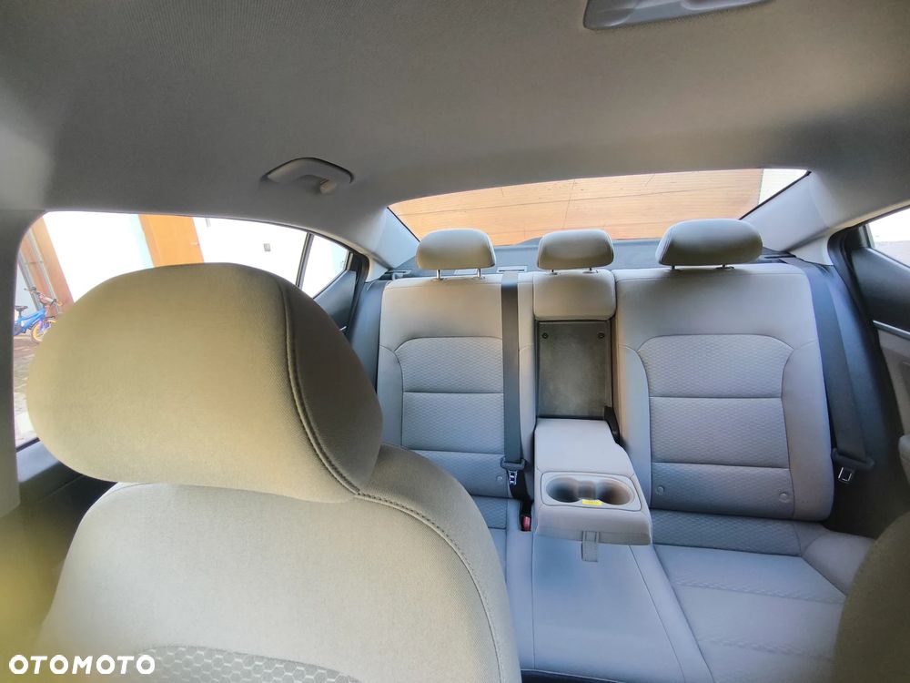 Hyundai Elantra - 21
