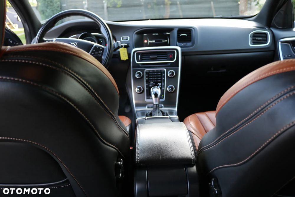 Volvo V60 D5 AWD Geartronic RDesign - 3