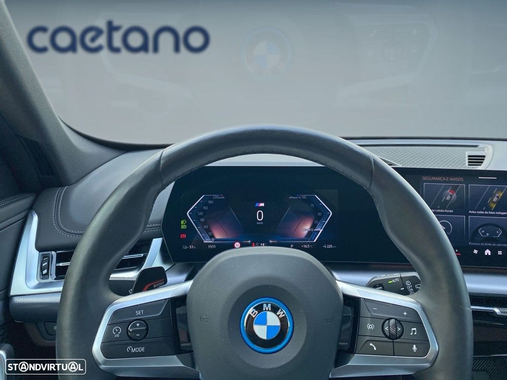 BMW iX1 eDrive20 Pack Desportivo M - 6
