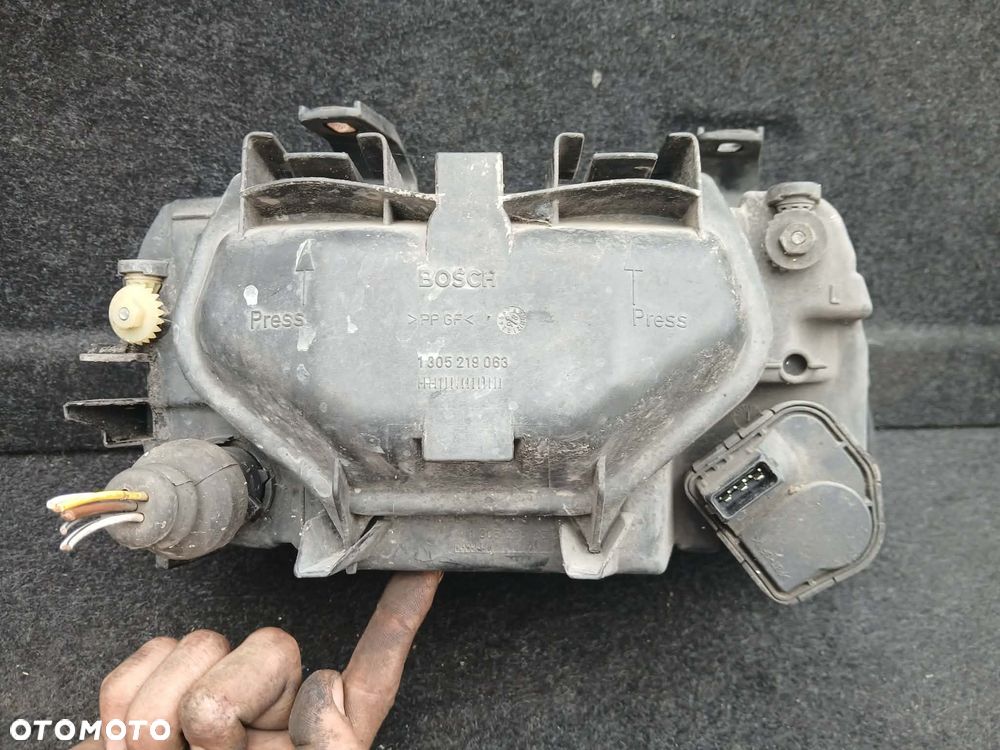 Audi A4 B5 lampa przednia lewa, prawa - 6
