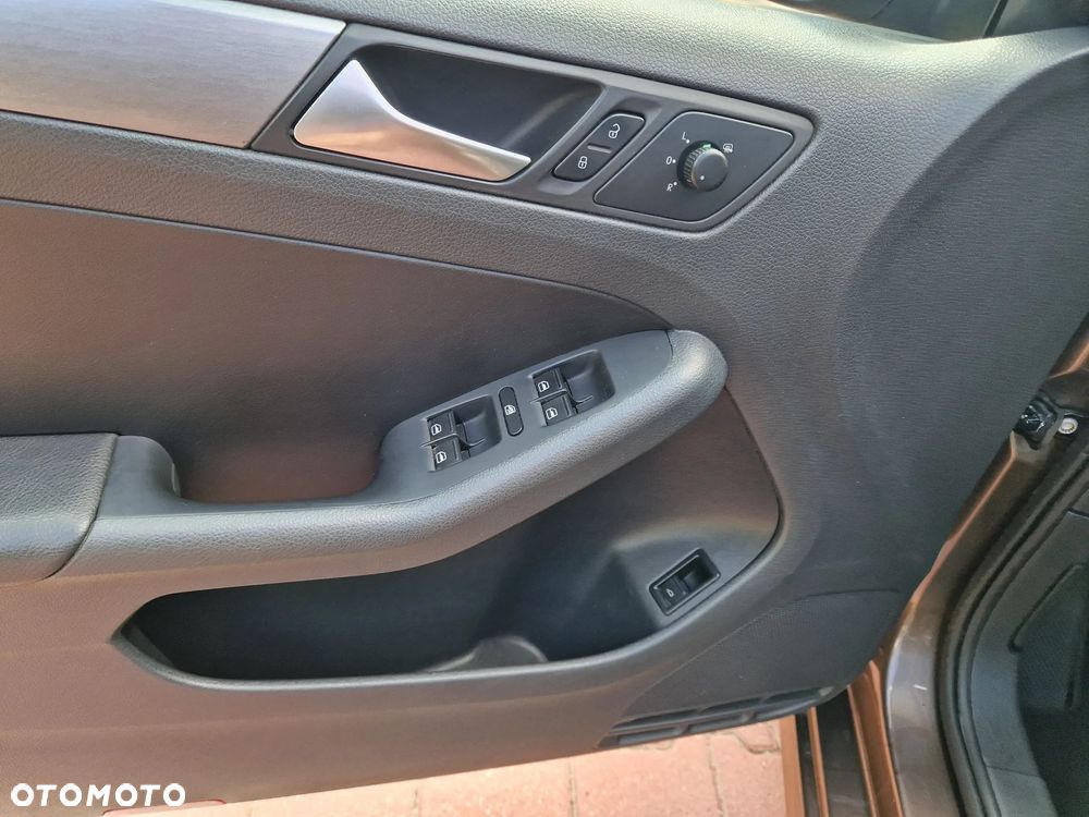 Volkswagen Jetta 1.4 TSI Highline DSG - 14