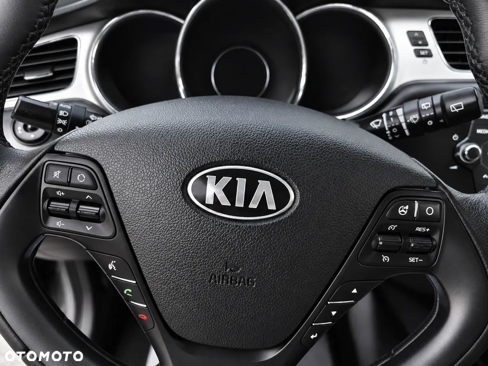 Kia Ceed 1.6 GDI Dream Team Edition - 23