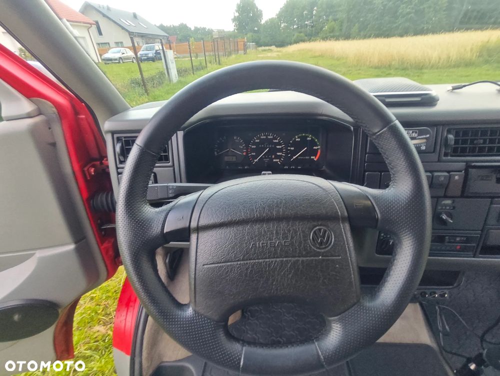 Volkswagen Multivan - 11