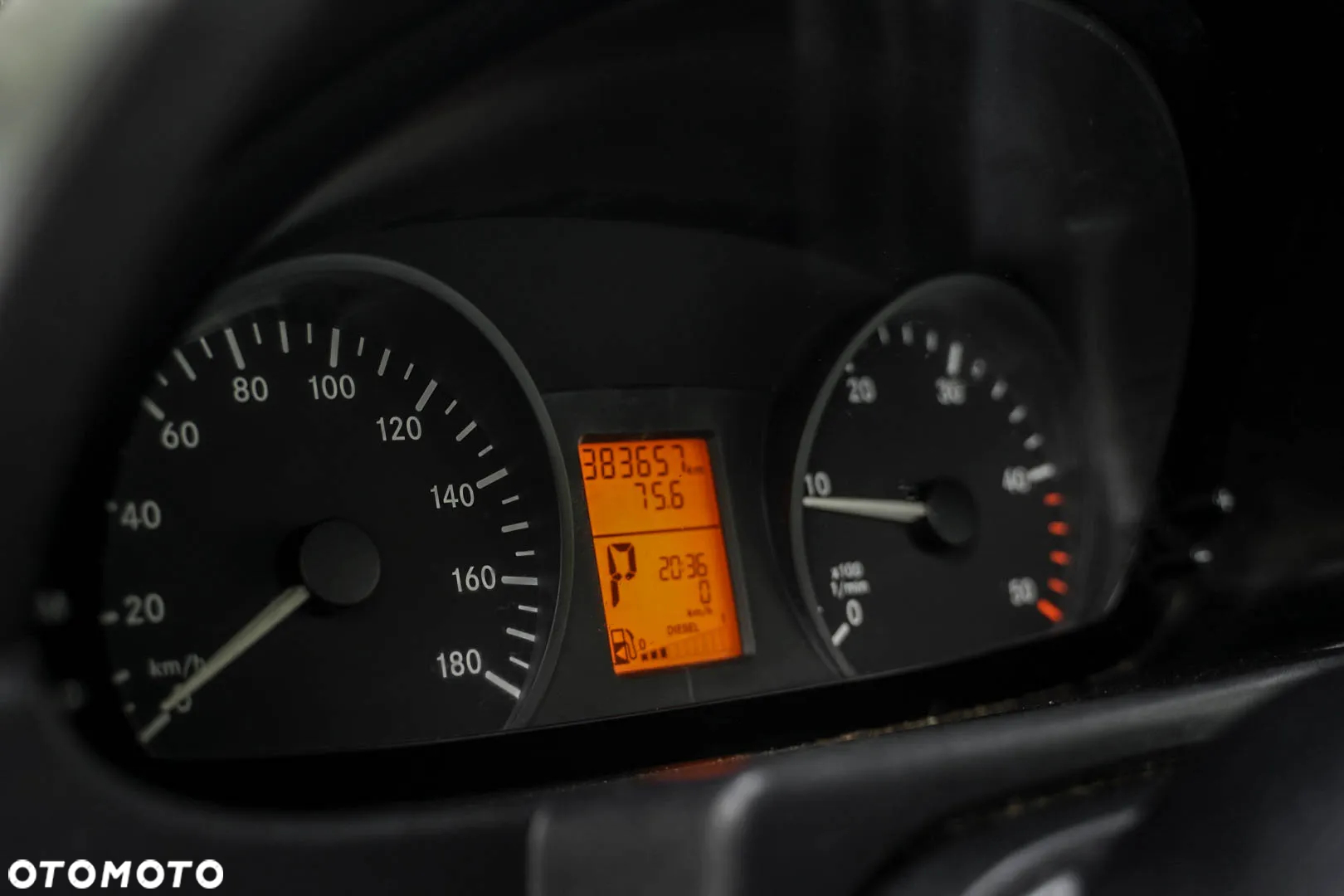 Mercedes-Benz Sprinter - 14