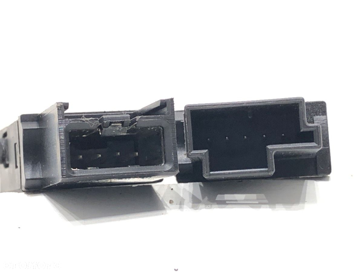 GNIAZDO PORT USB AUX - 121.00 PLN - OPEL ASTRA J (P10) 2009 - 2015 1.6 (68) 85 kW [115 KM] benzyna - 3