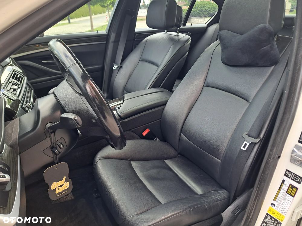 BMW Seria 5 528i xDrive - 25