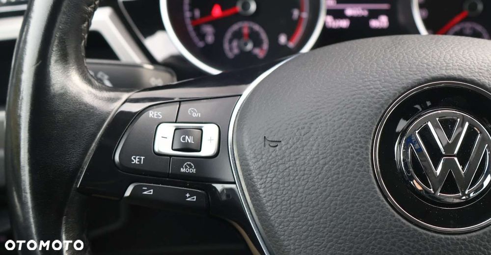 Volkswagen Touran - 20