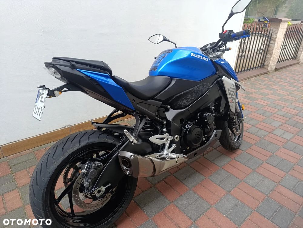 Suzuki GSX - 8