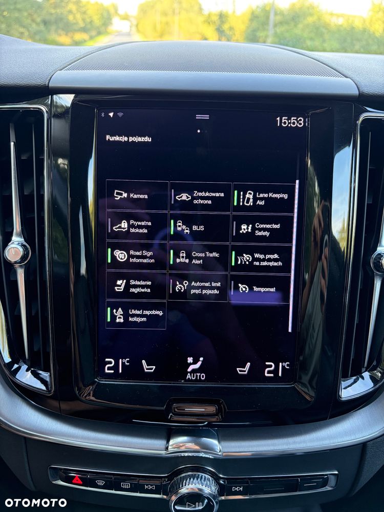 Volvo XC 60 B5 D AWD Plus Dark - 11