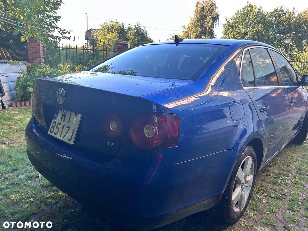 Volkswagen Jetta - 2