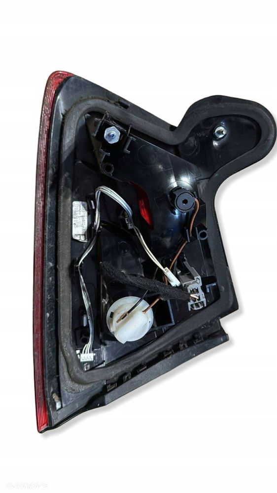 prawa tylna lampa w klapę do forda mondeo mk4 lift - 2