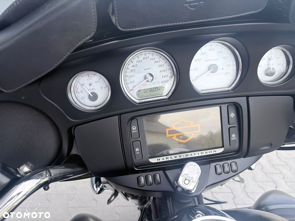 Harley-Davidson Touring Street Glide - 17
