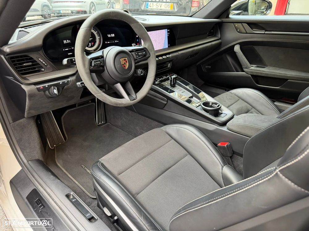 Porsche 911 (992) Carrera GTS PDK - 2