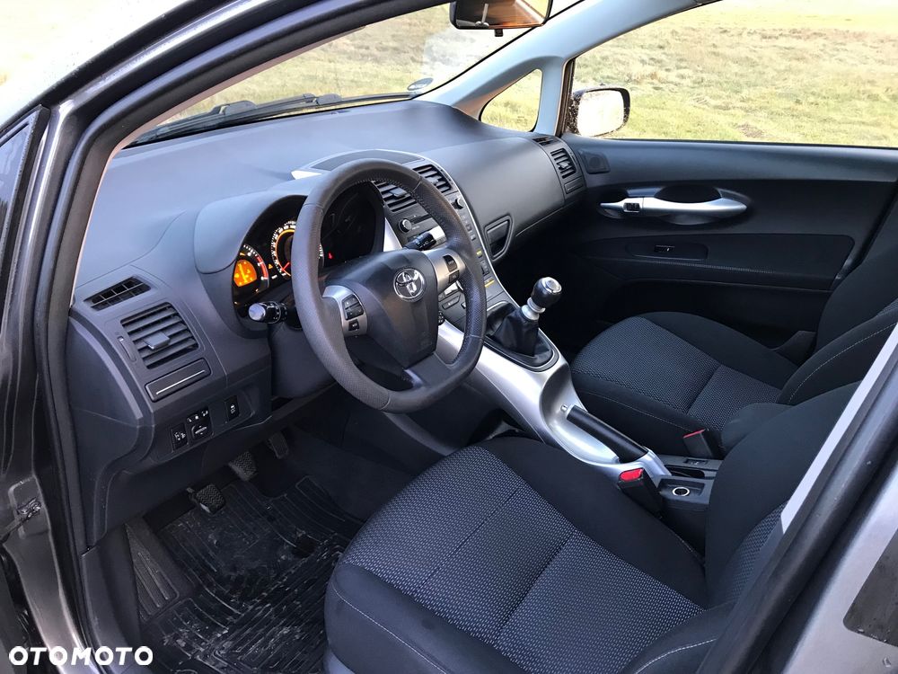 Toyota Auris - 10