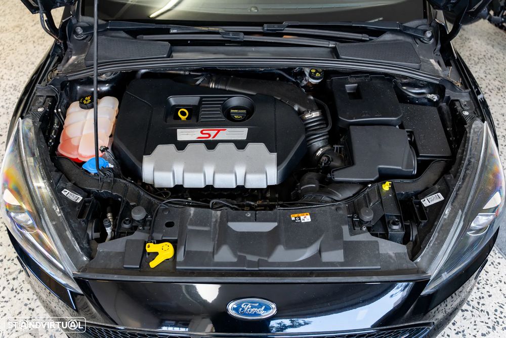 Ford Focus 2.0 EcoBoost ST c/ Pack Pele Desportiva - 47