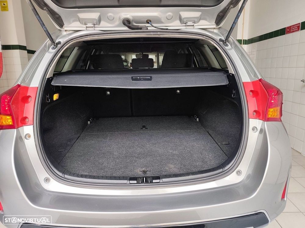 Toyota Auris Touring Sports - 15