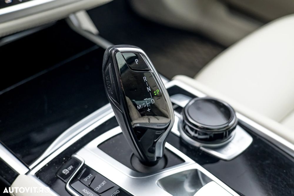 BMW Seria 7 730d xDrive MHEV - 27