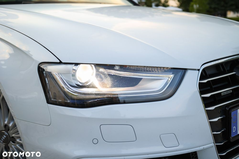 Audi A4 Avant 2.0 TDI DPF clean diesel quattro S tronic S line Sportpaket - 3