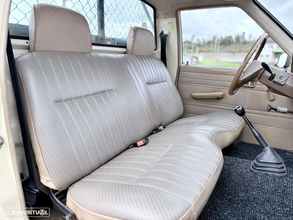 Toyota Hilux 2.4 D LN56L - 8