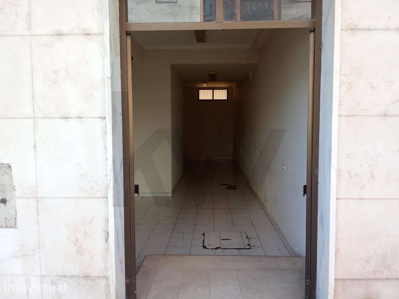 Loja com Elevado Potencial para T1 (Simplex) – Casal do Cotão - Grande imagem: 2/11