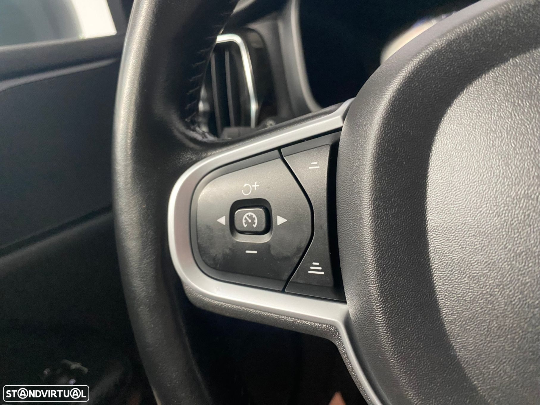 Volvo V60 2.0 B4 Momentum Geartronic - 17