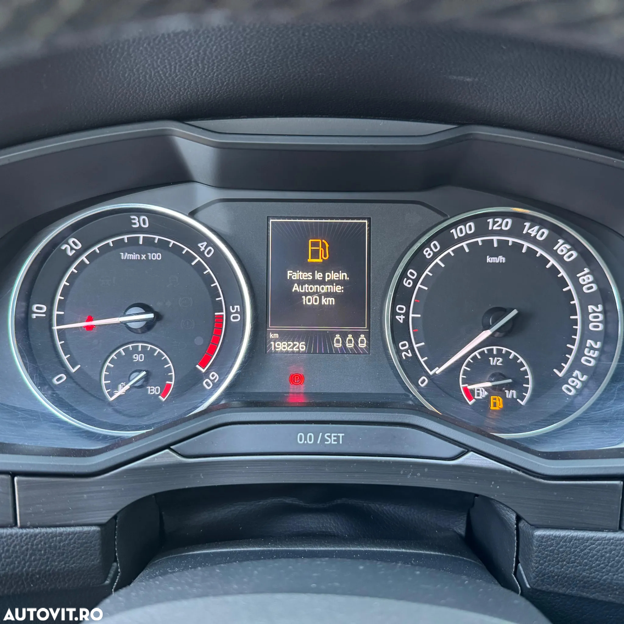 Skoda Superb 2.0 TDI DSG L&K - 34
