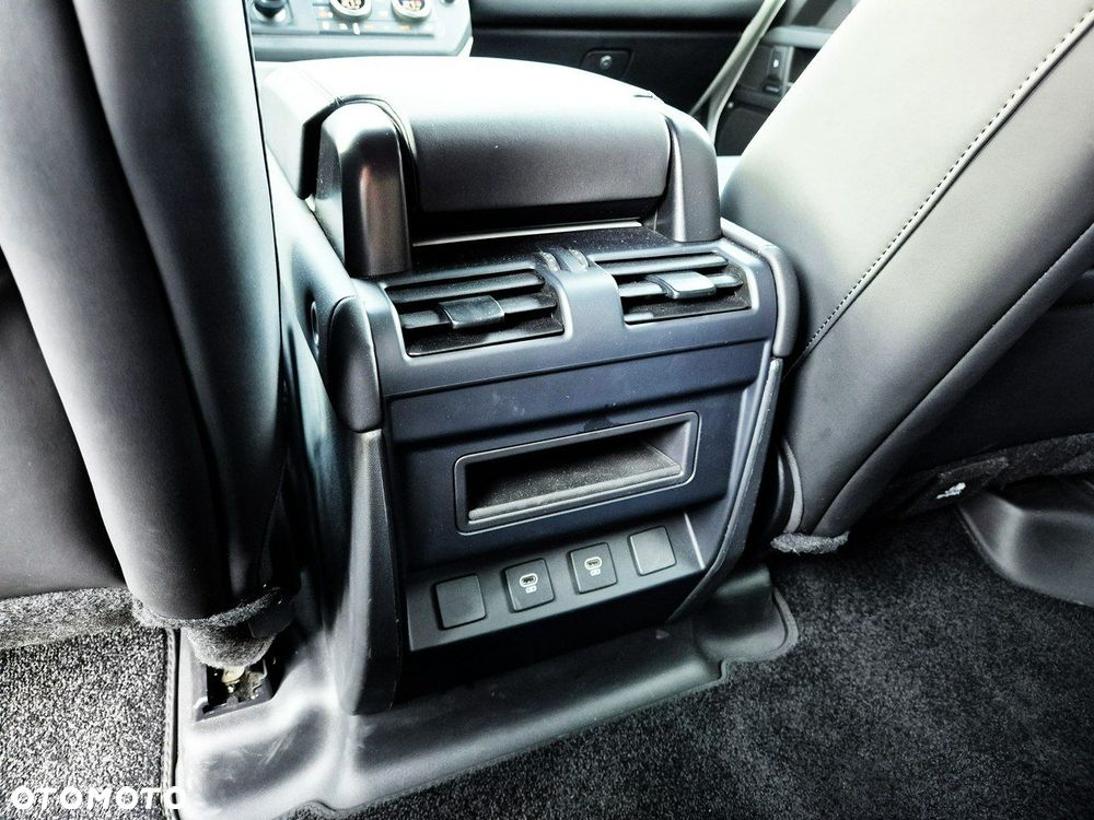 Land Rover Defender - 25