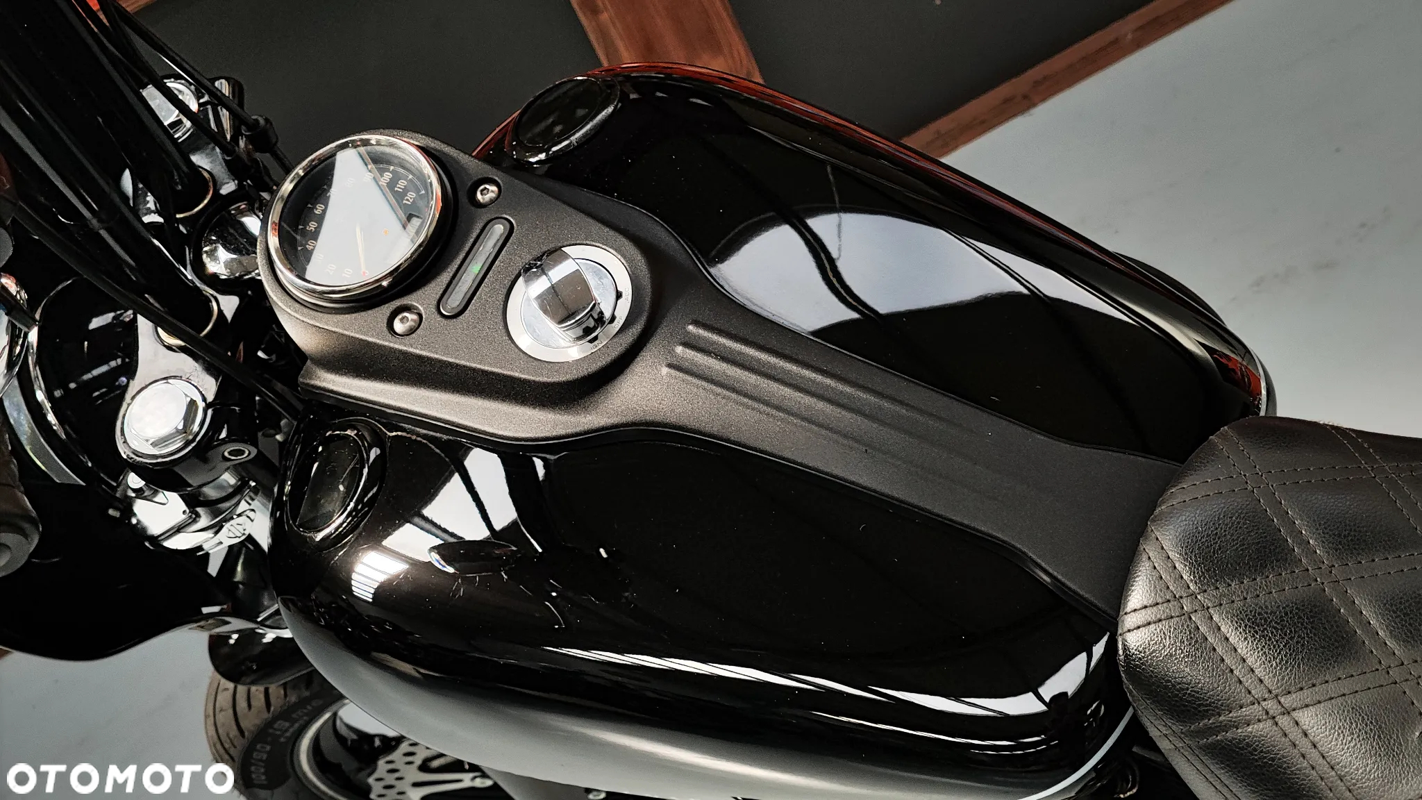 Harley-Davidson Dyna Street Bob - 33
