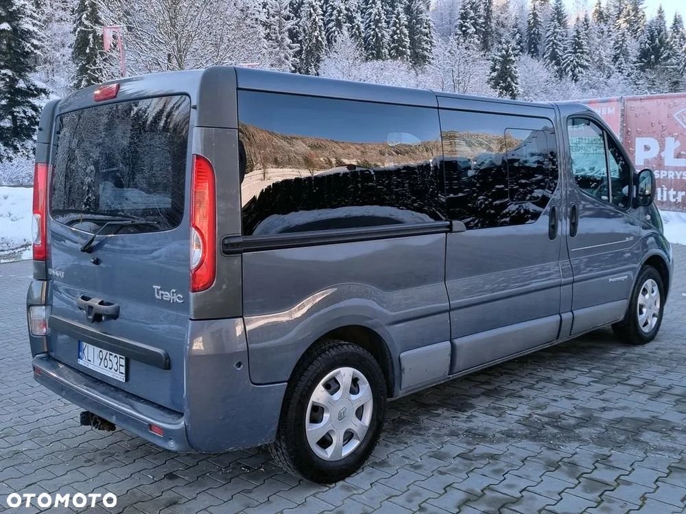 Renault Trafic Grand Passenger Black Edition - 3