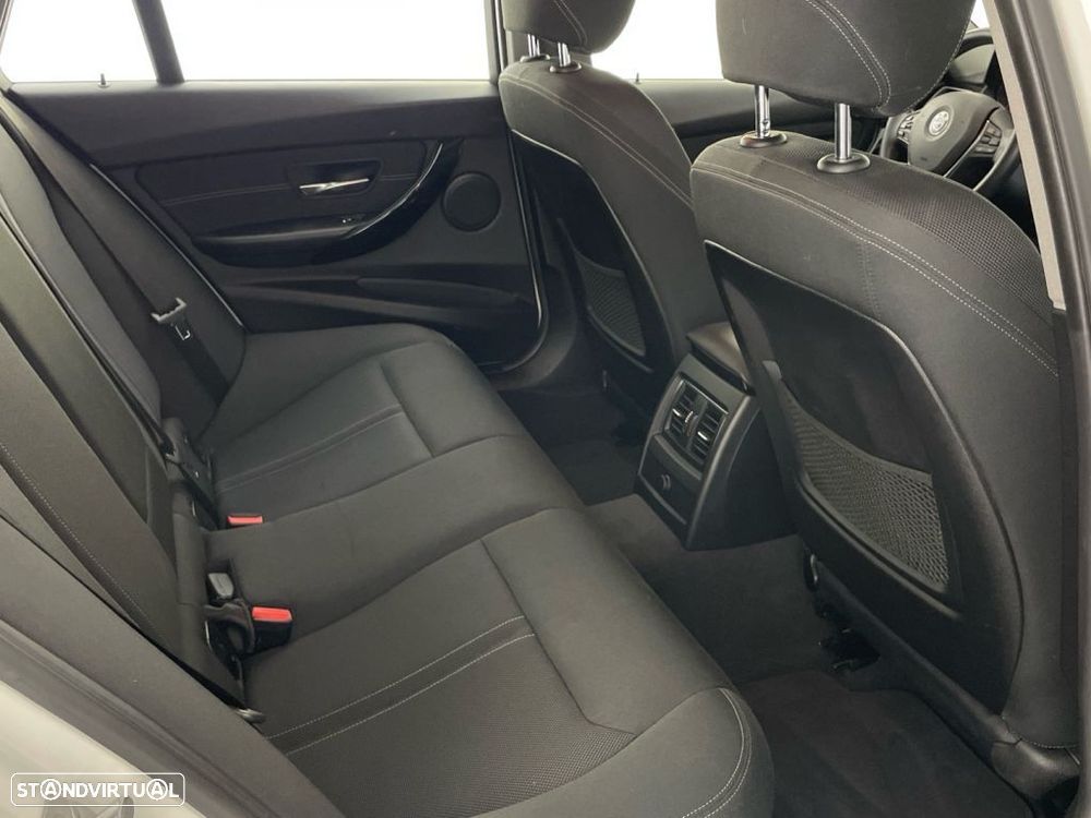 BMW 318 d Auto - 23
