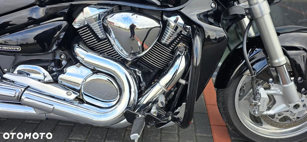 Suzuki Intruder - 10