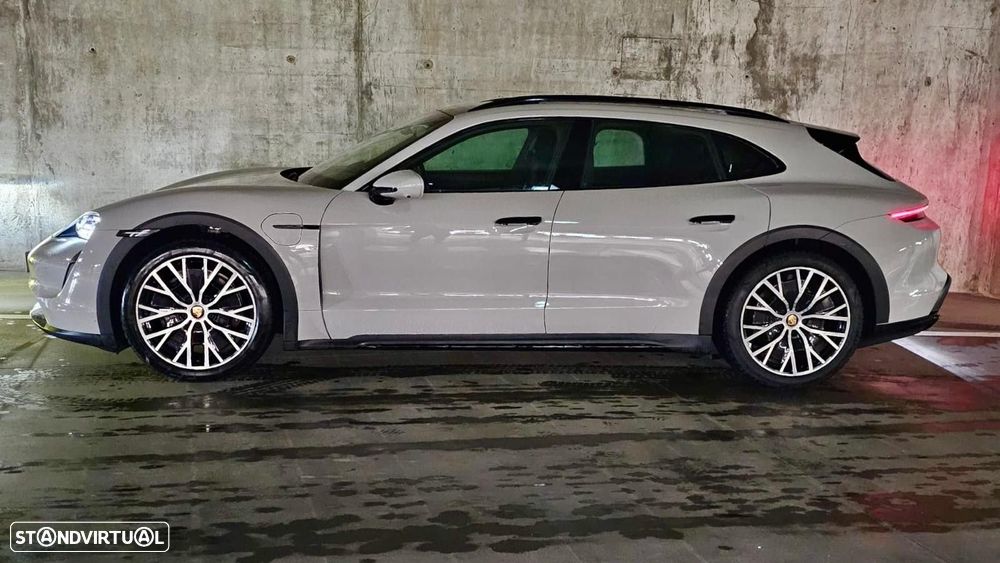 Porsche Taycan Cross Turismo 4 - 8