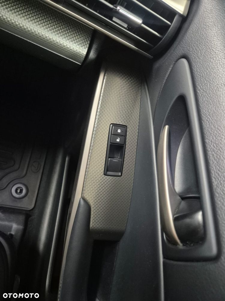 Lexus IS 300h F Sport EU6 - 18