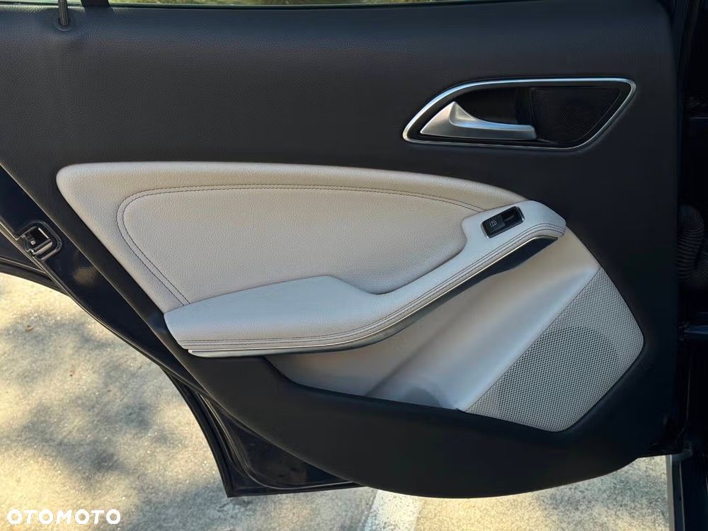 Mercedes-Benz GLA 250 4-Matic - 12