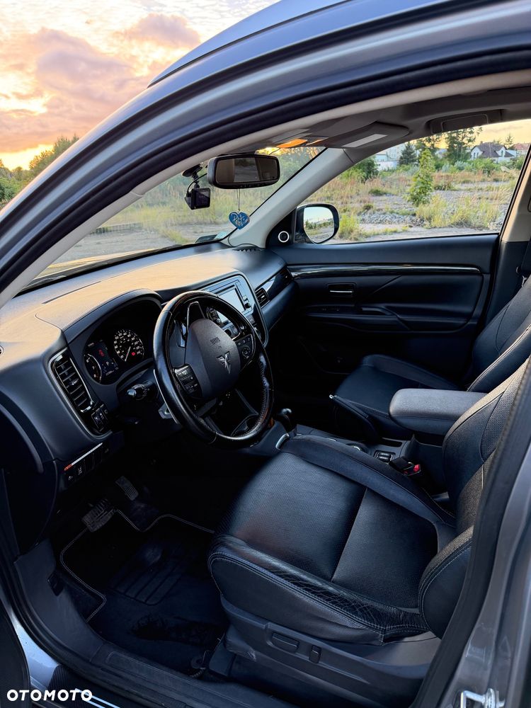 Mitsubishi Outlander - 13