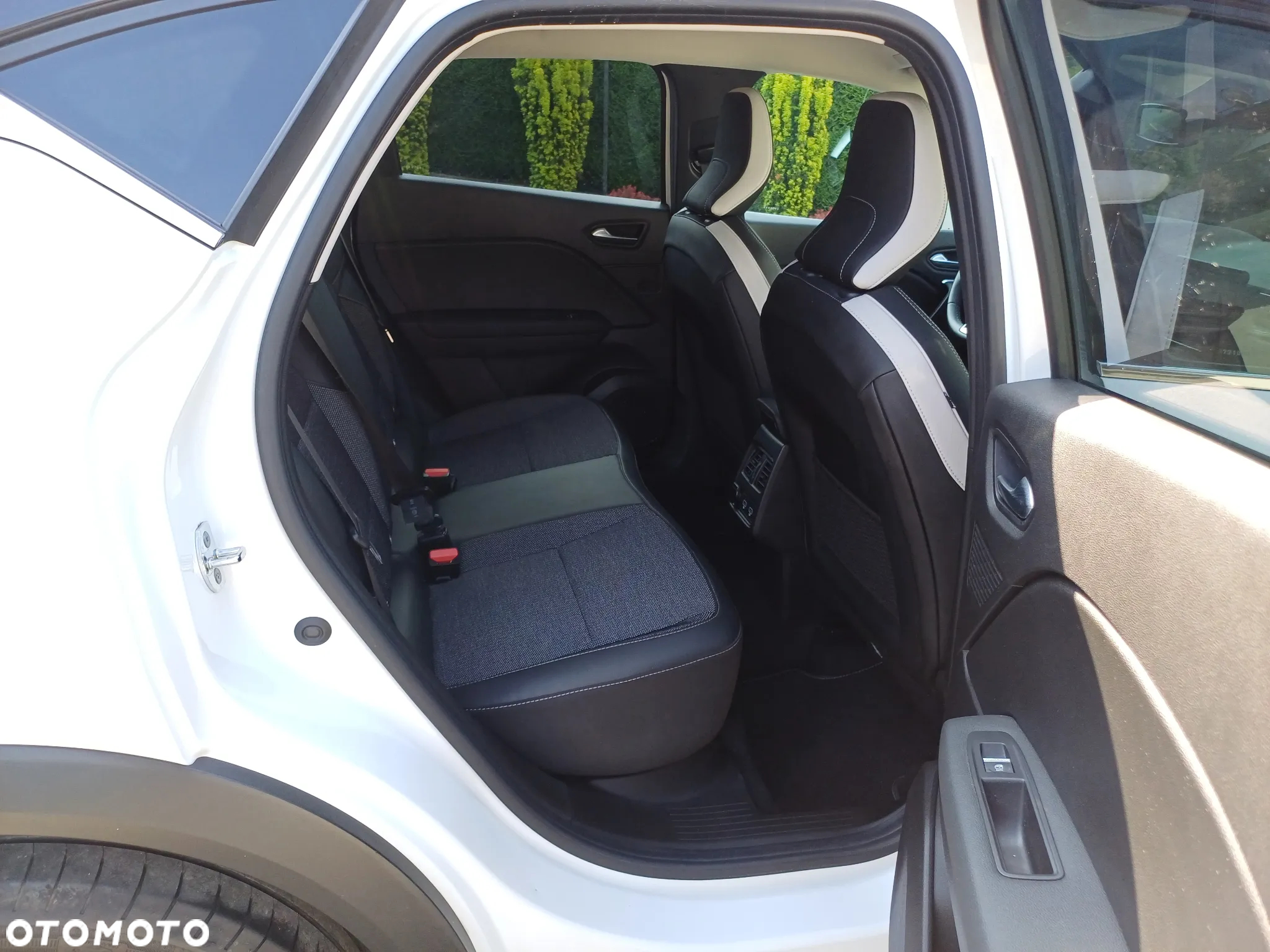 Renault Captur 1.3 TCe mHEV Intens EDC - 10