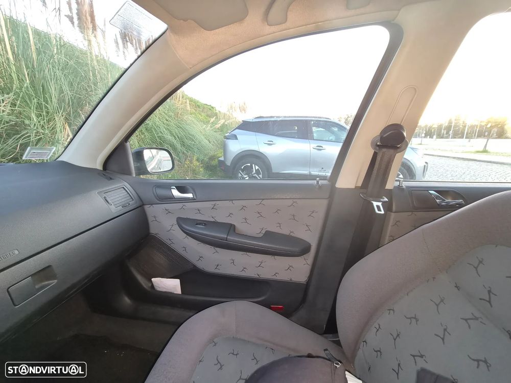 Skoda Fabia Break 1.4 Style - 4