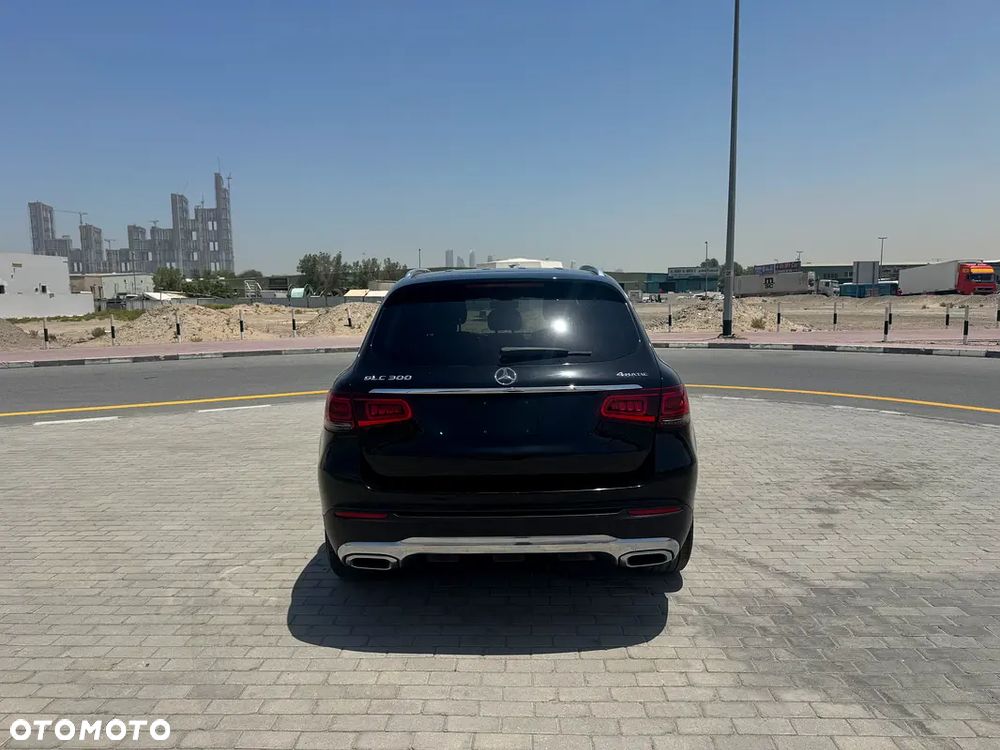 Mercedes-Benz GLC 300 4Matic 9G-TRONIC AMG Line - 3