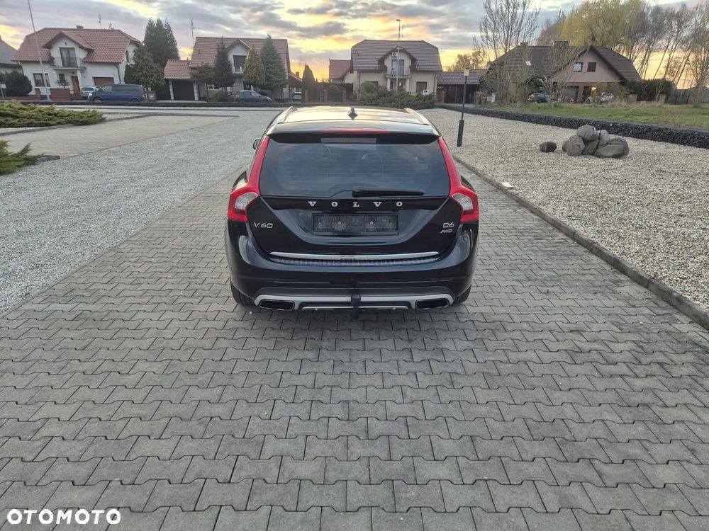 Volvo V60 D6 AWD Plug-in Hybrid Summum - 6