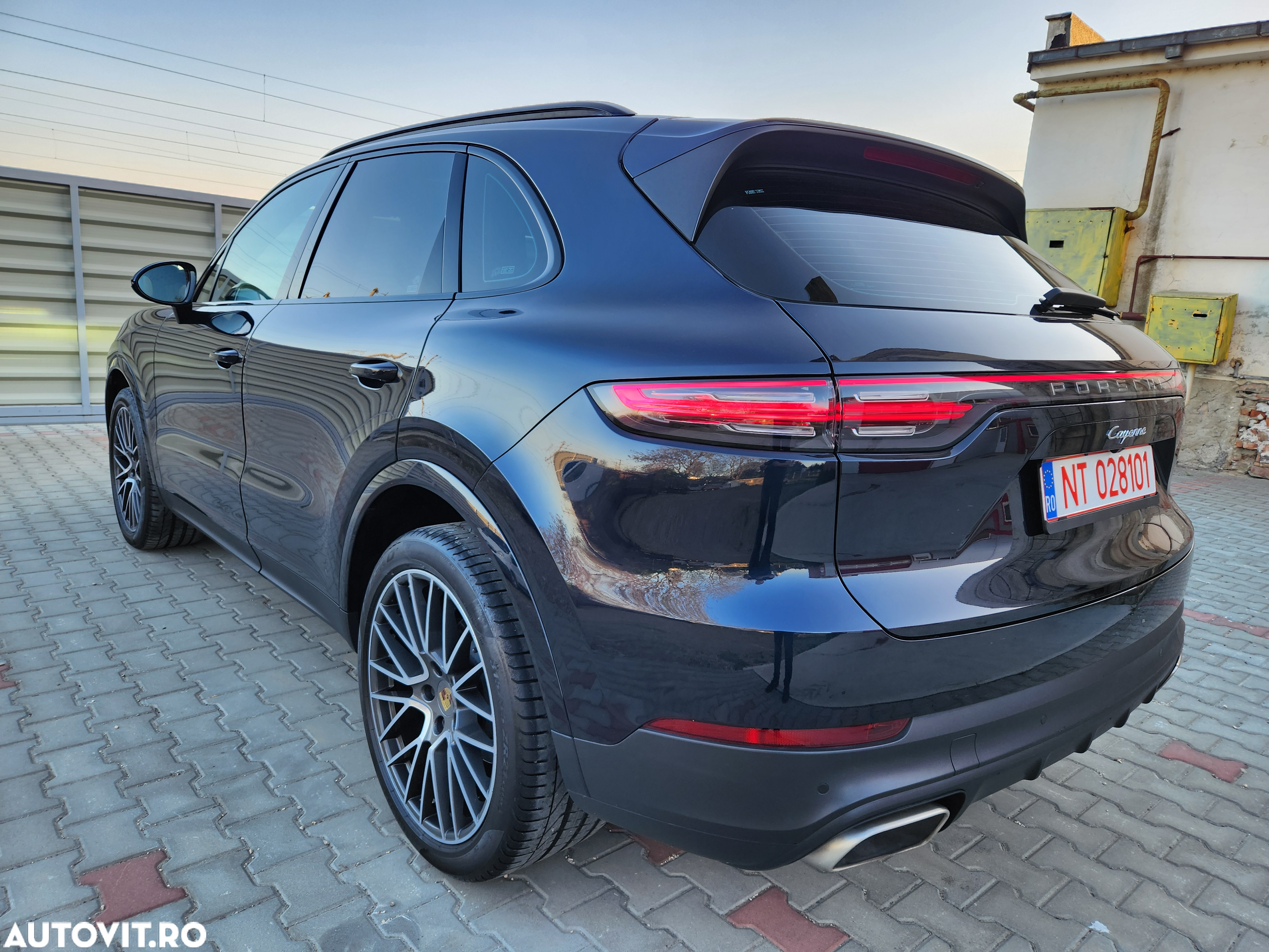 Porsche Cayenne - 4