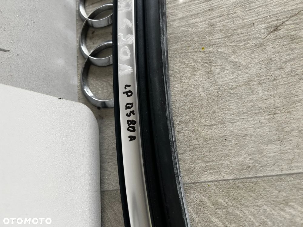 USZCZELKA SZYBY RAMKI DRZWI LISTWA ZGARNIAJĄCA AUDI Q5 80A LEWY PRZÓD 80A837431A 80A853283/284 JAK NOWE - 2