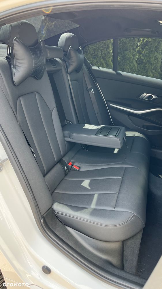 BMW Seria 3 330i Sport Line - 17